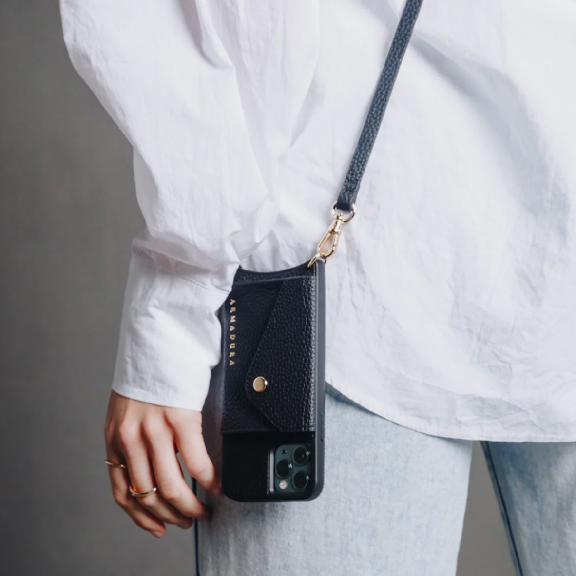 Hestia Crossbody iPhone 17 Set - Black