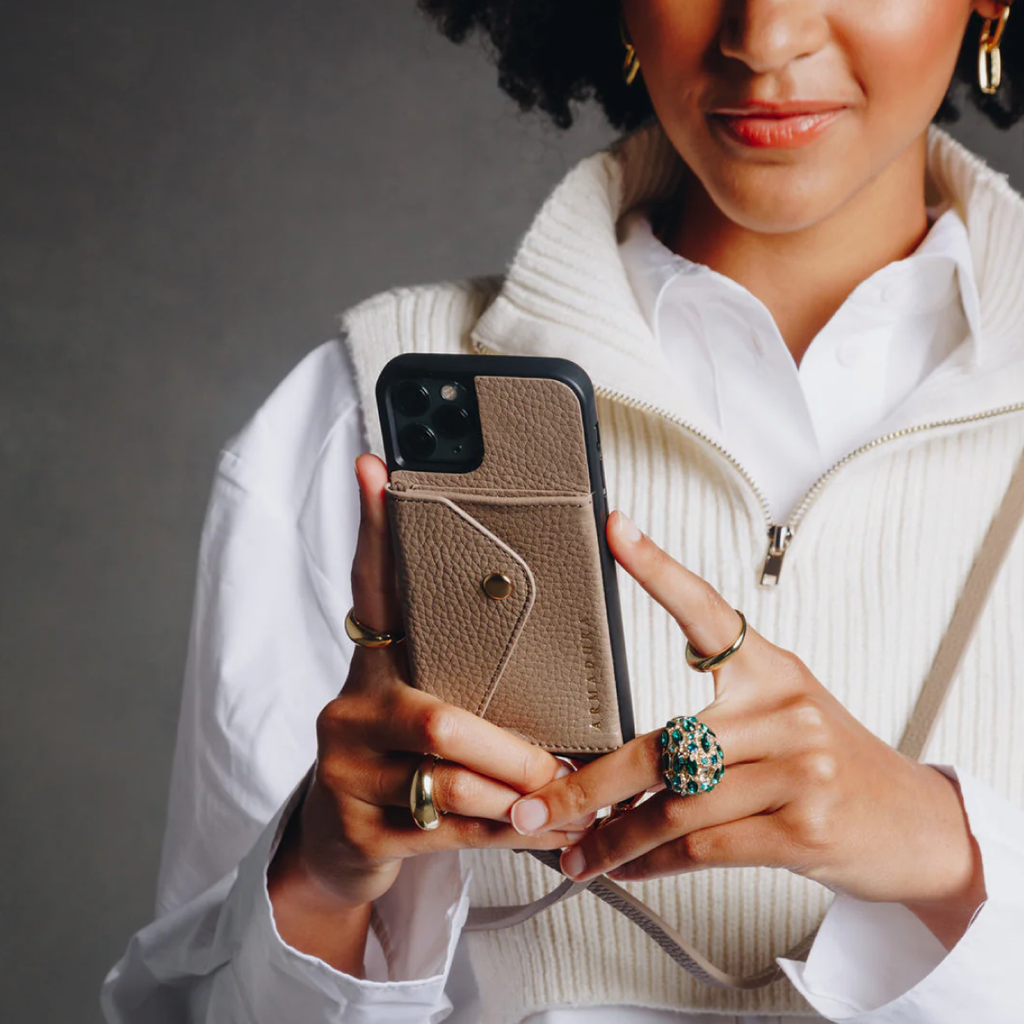 Hestia Crossbody iPhone 17 Set - Taupe