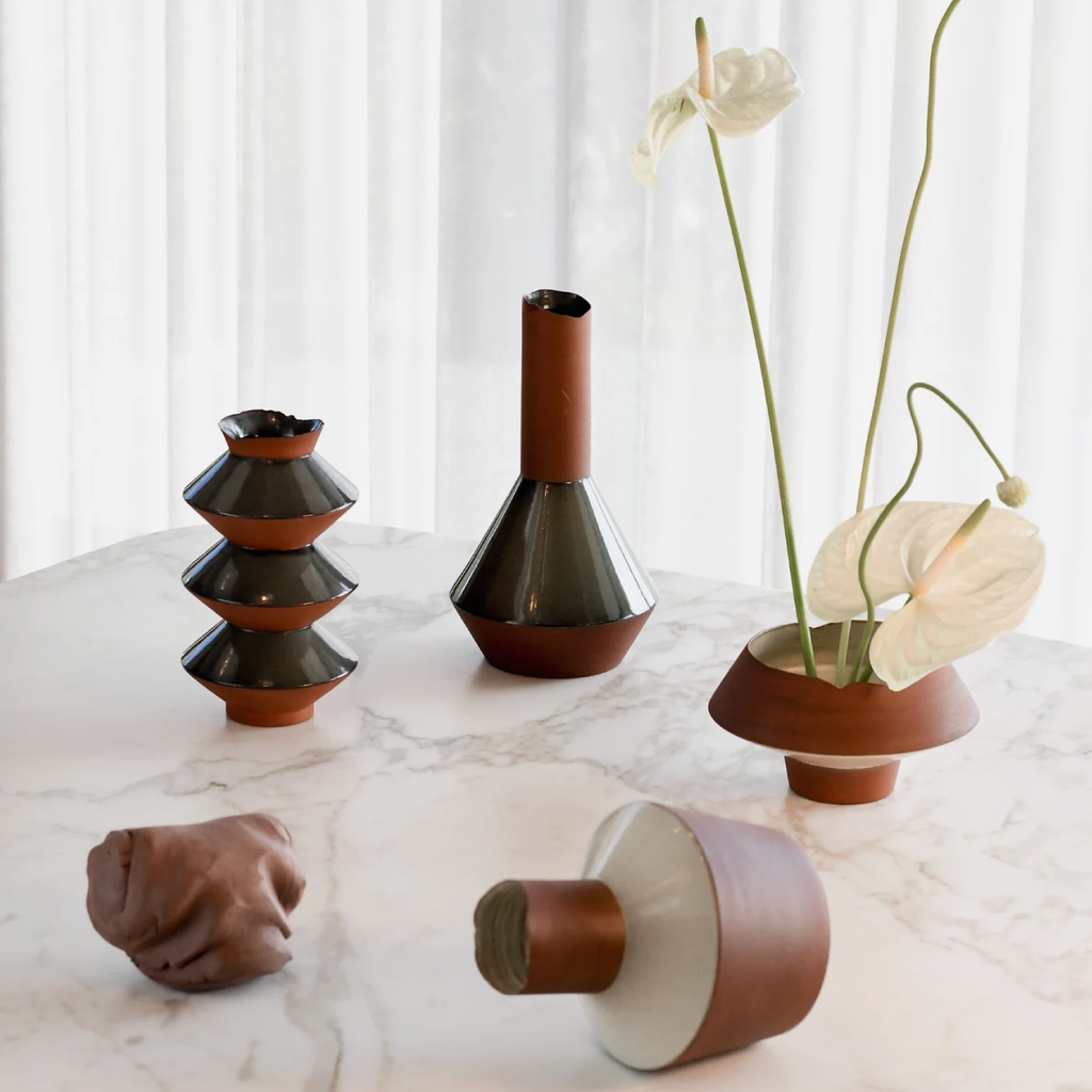 Flake-Rim Vase Z5 - Ivory