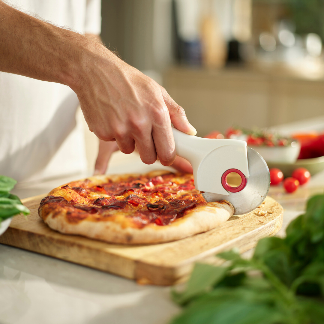 Ringo™ Easy-Clean Pizza Cutter Red
