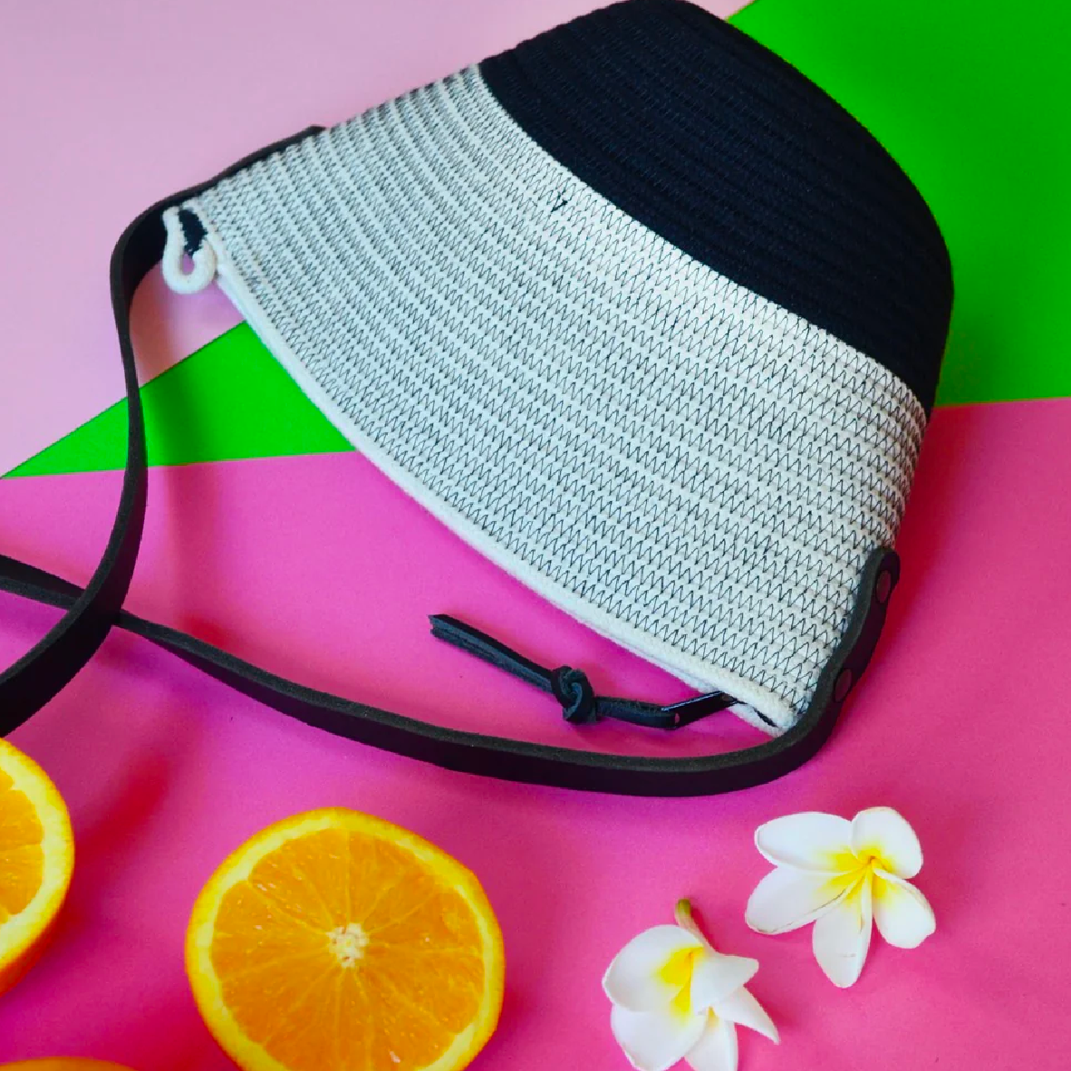 Pratique Sling Bag - Liquorice