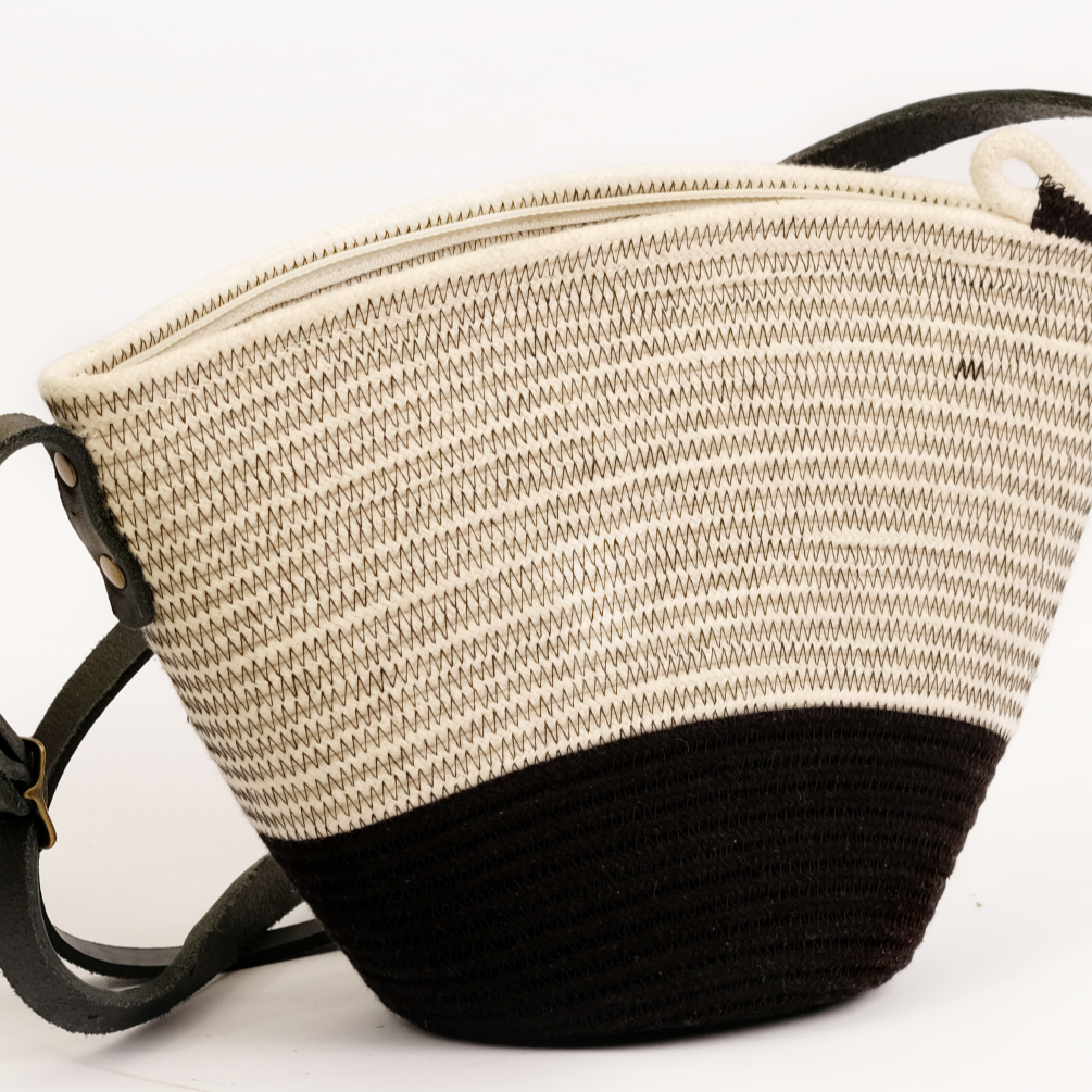 Pratique Sling Bag - Liquorice